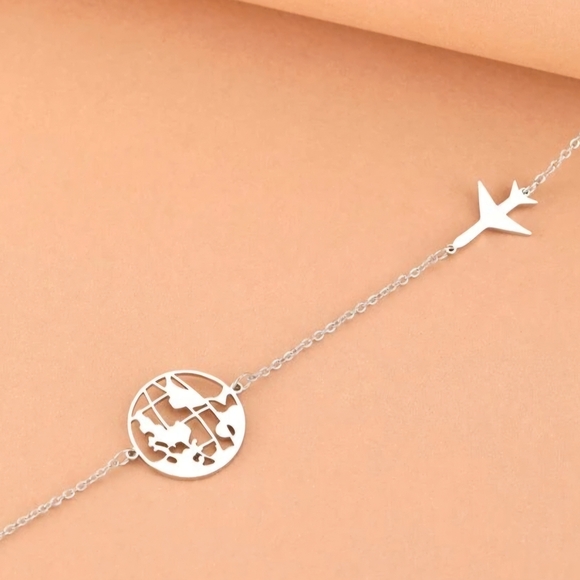 ‼️NEW IN‼️Elegant Silver Globe Pendant Necklace - Picture 3 of 6